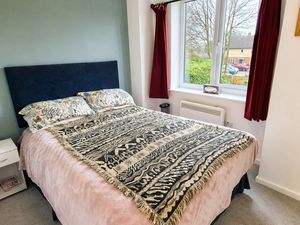 1F Pound Lane_Bedroom- click for photo gallery